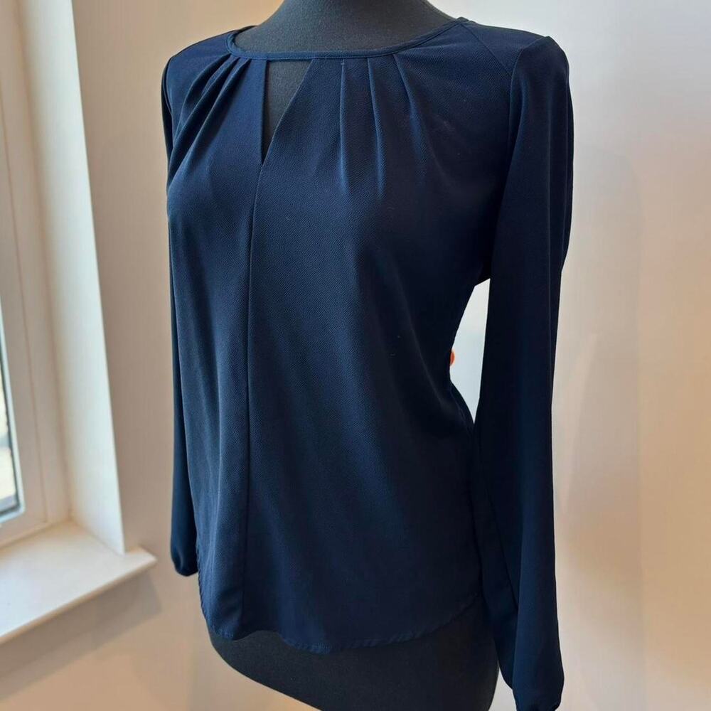Pleione Elegant Navy Blue Long Sleeve Pleated Blouse with Keyhole Sz Small